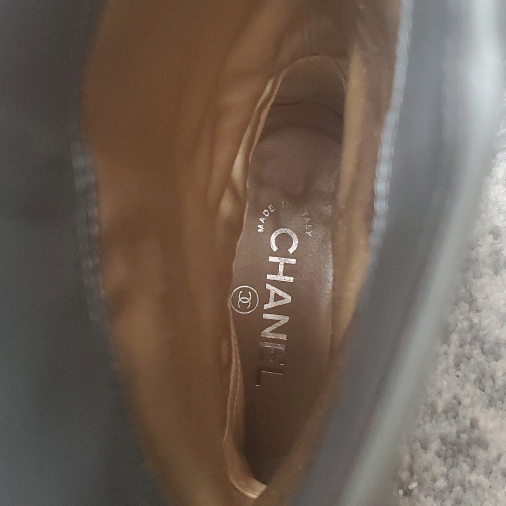 Chanel leather CC logo boots - Picture 7 of 7